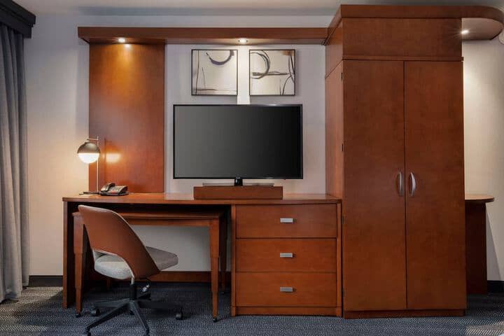 Room 3 of 27