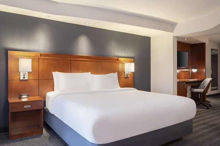 Room 8 of 27