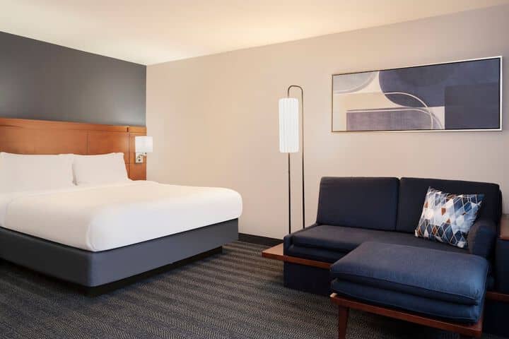 Room 4 of 27